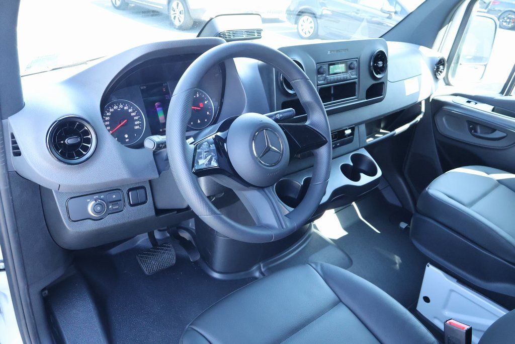 Thumbnail: 2025 Mercedes-Benz Sprinter - 3