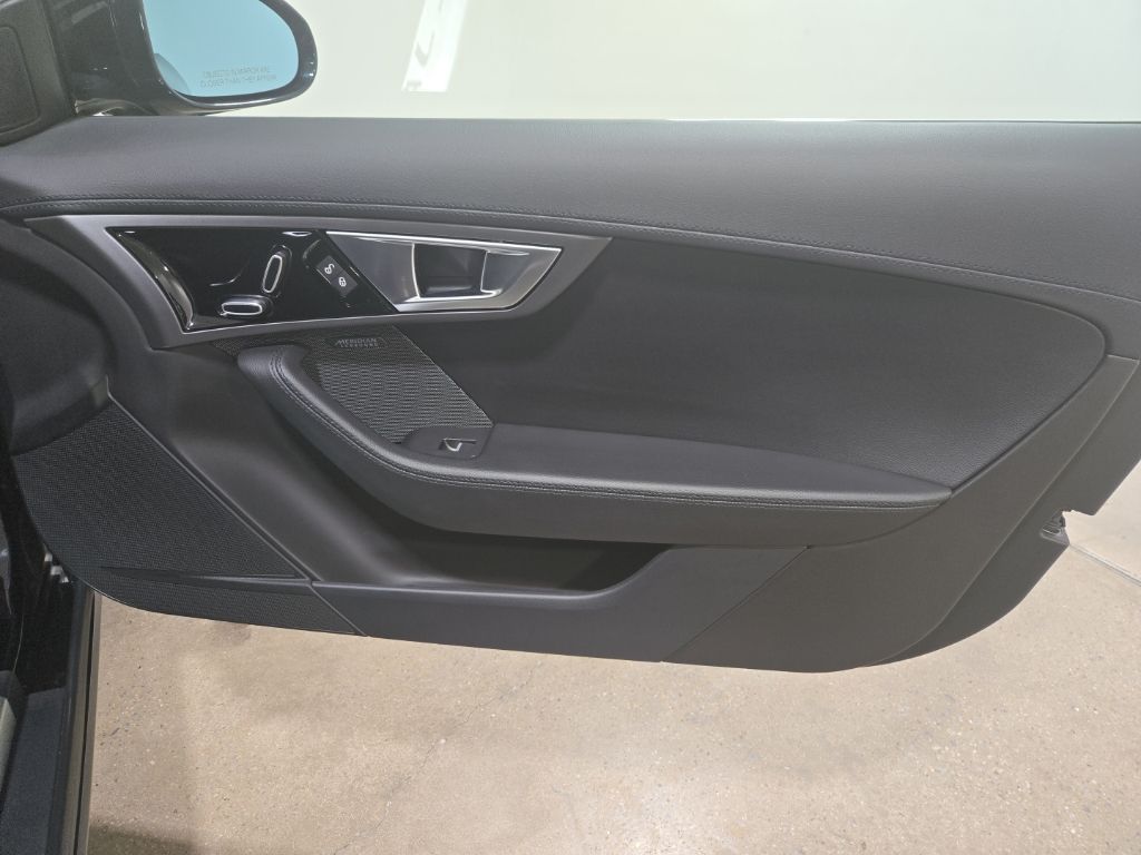 Used 2017 Black Jaguar Base image 23