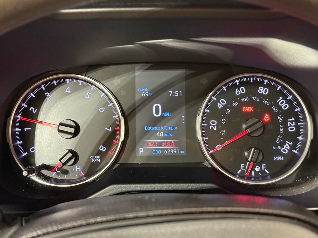 2019 Toyota RAV4 LE 24