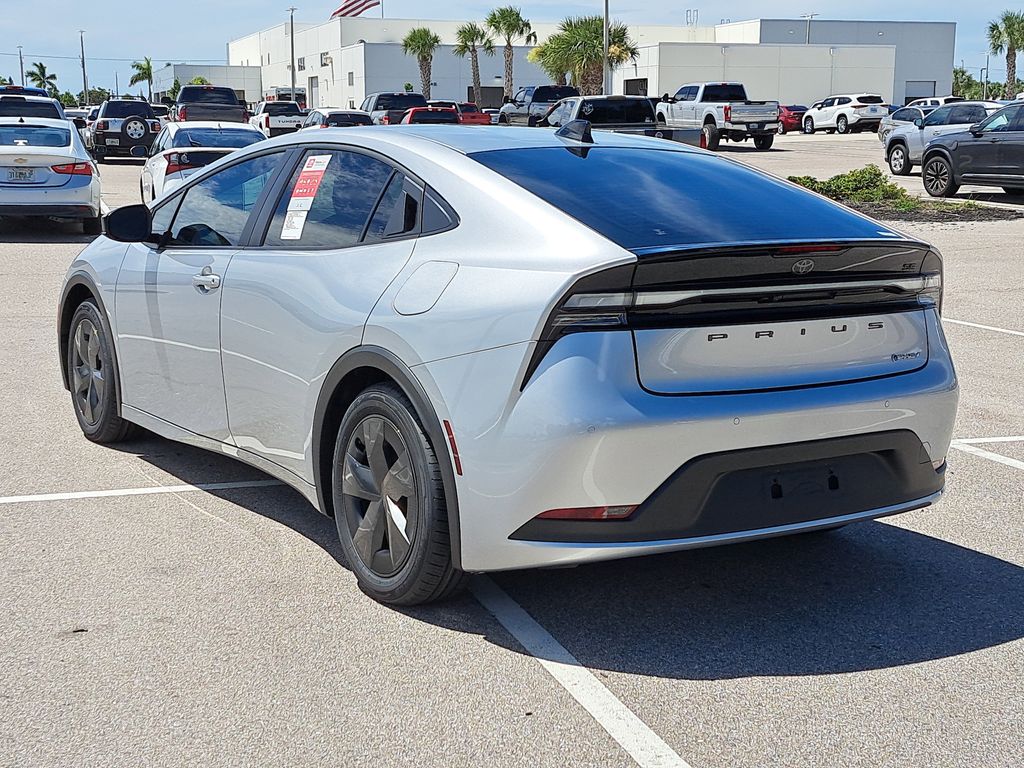 2026 Toyota Prius Plug-in Hybrid SE photo 4