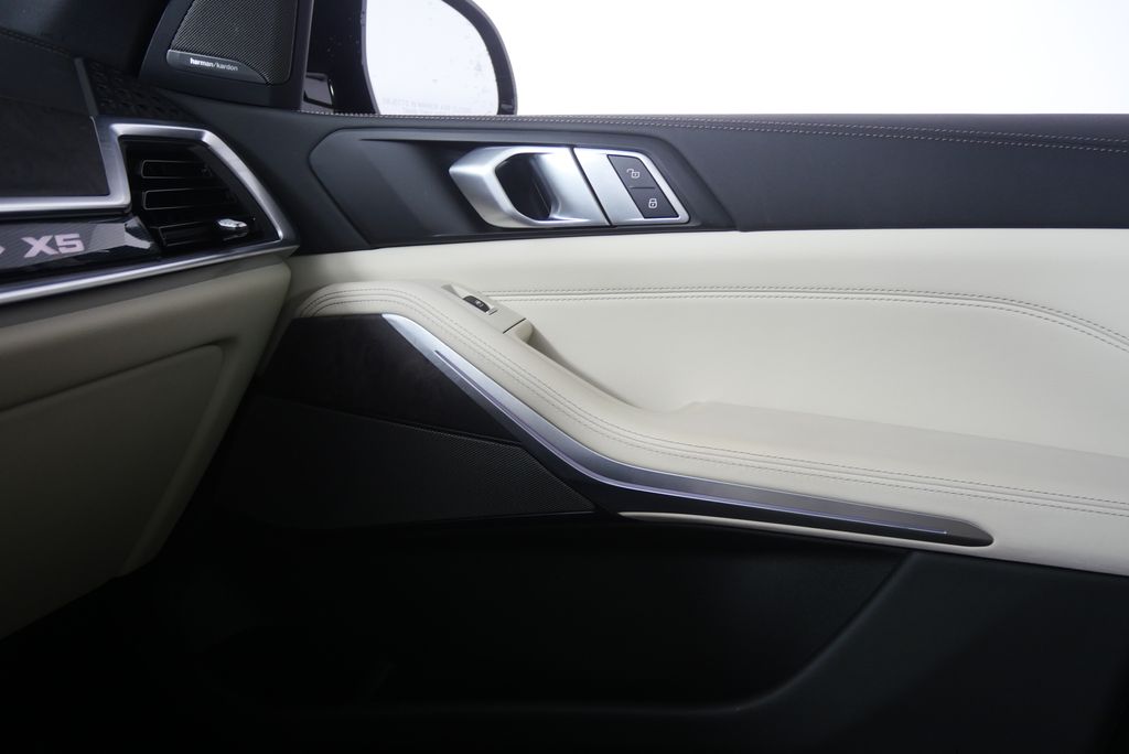 Thumbnail: 2026 BMW X5 - 25
