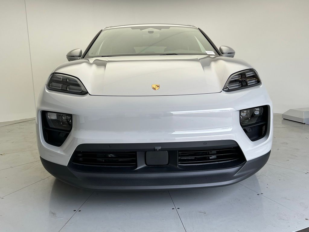 Thumbnail: 2026 Porsche Macan - 25