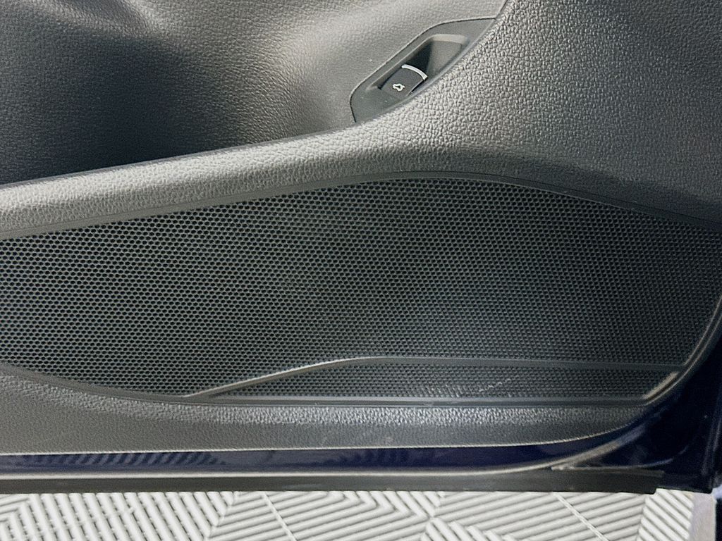 2014 Volkswagen Passat SE 18