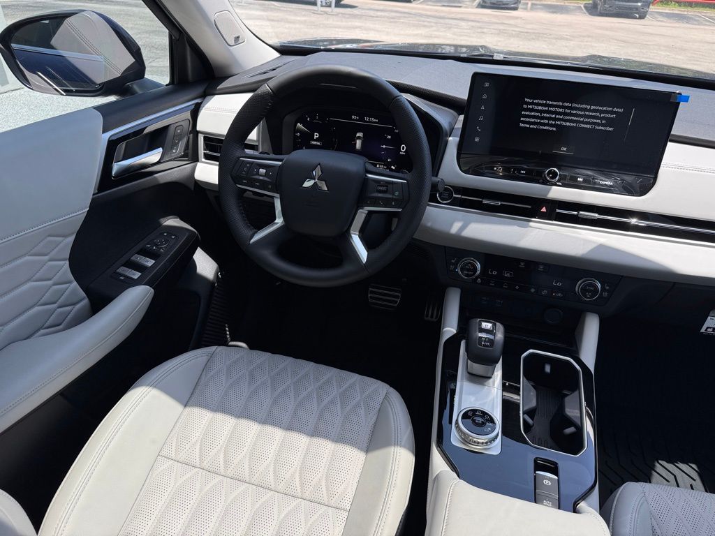 2025 Mitsubishi Outlander SEL photo 18