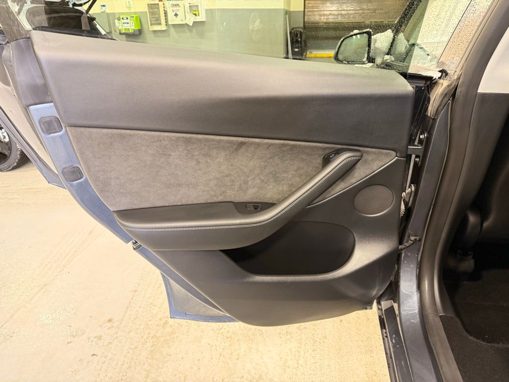 Thumbnail: 2022 Tesla Model Y - 17