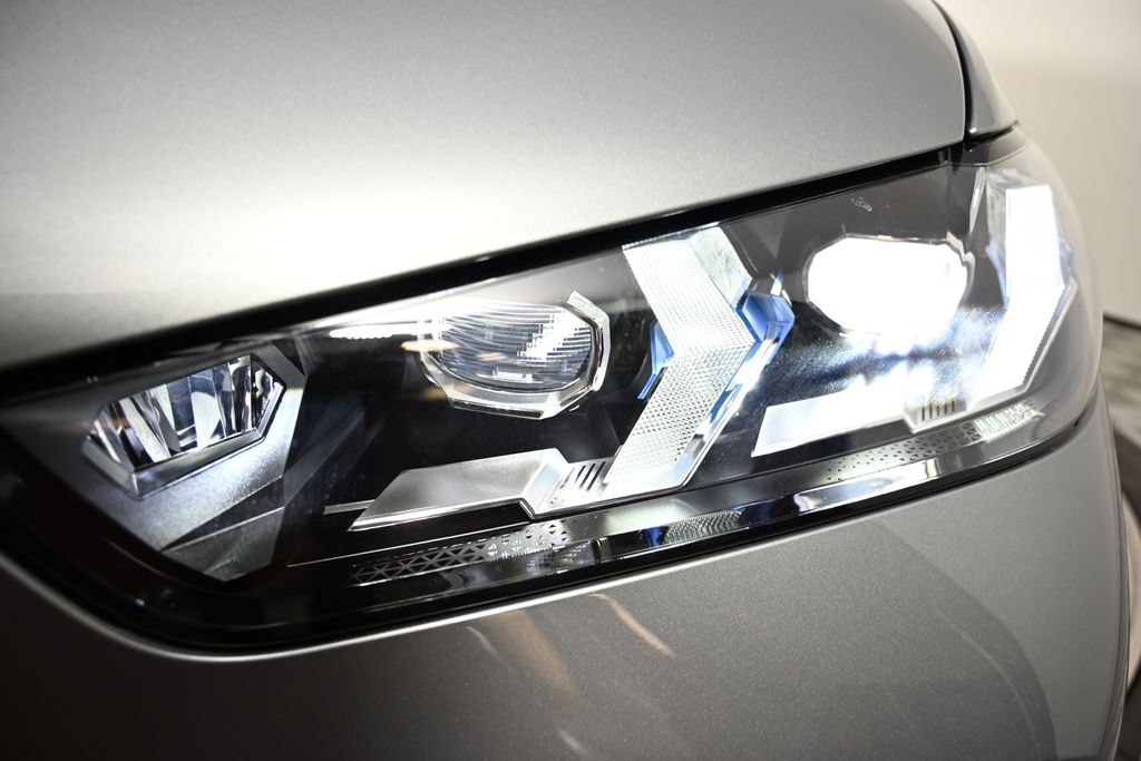 Thumbnail: 2026 BMW X5 - 9