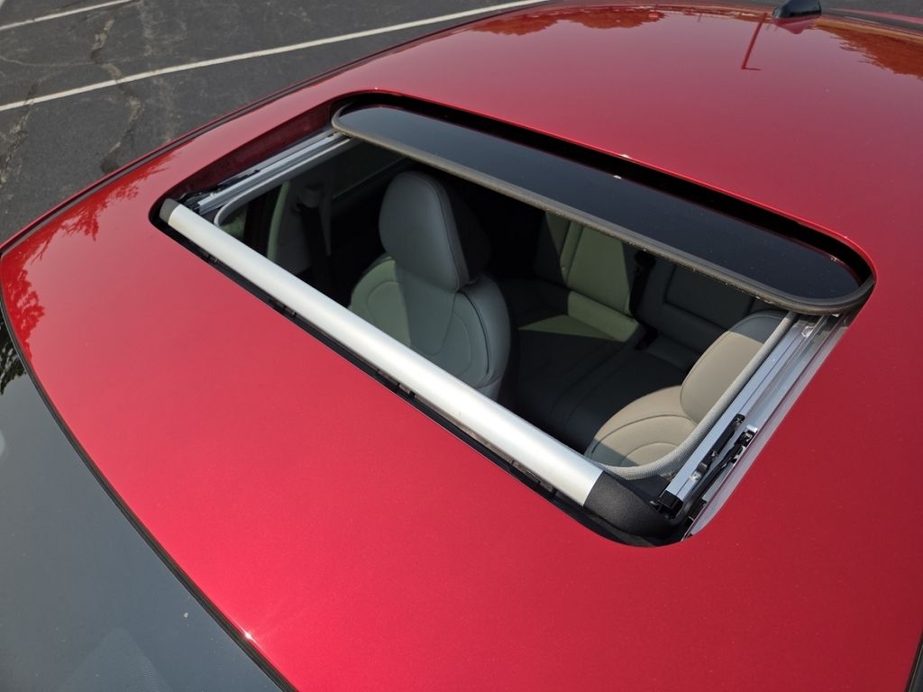 Used 2022 Red Hyundai Limited image 3
