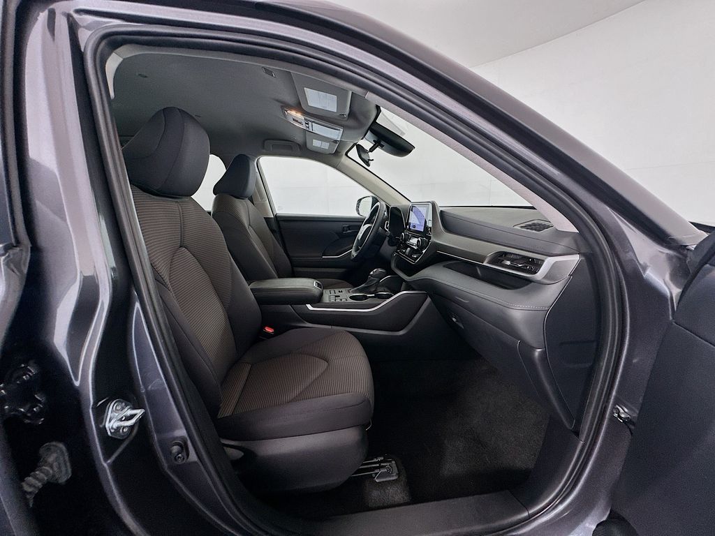 Thumbnail: 2024 Toyota Highlander - 28