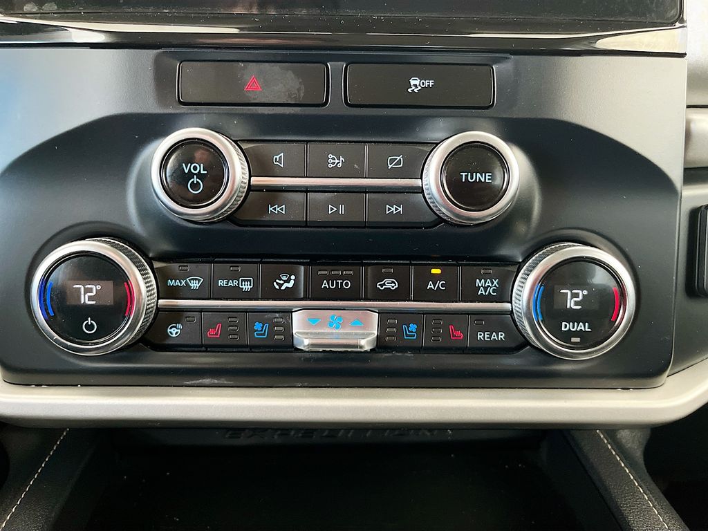 Used 2023 Black Ford XLT image 16