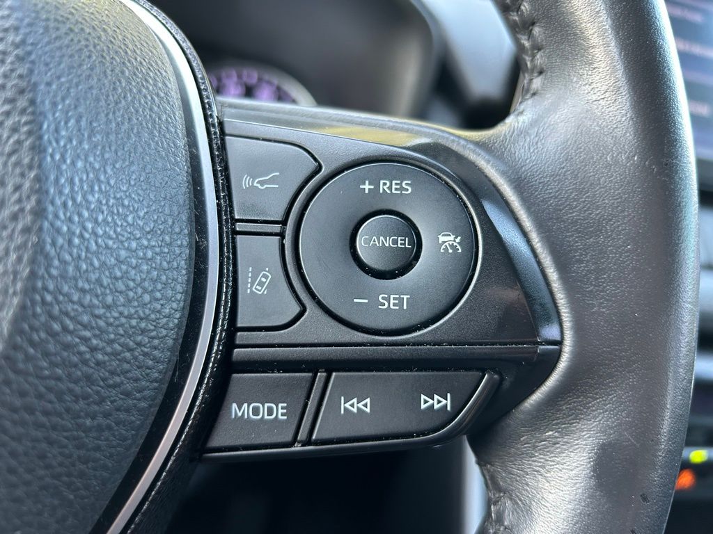 2021 Toyota RAV4 XLE Premium 18