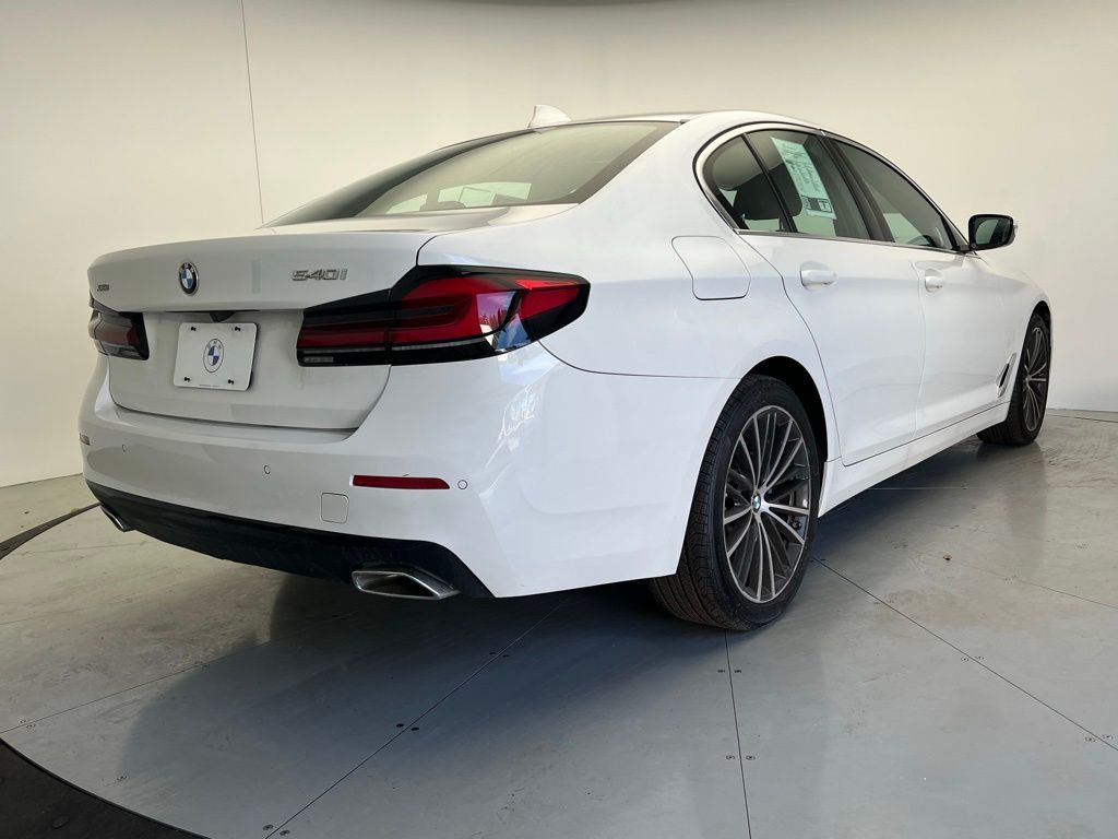 Thumbnail: 2023 BMW 5 Series - 3