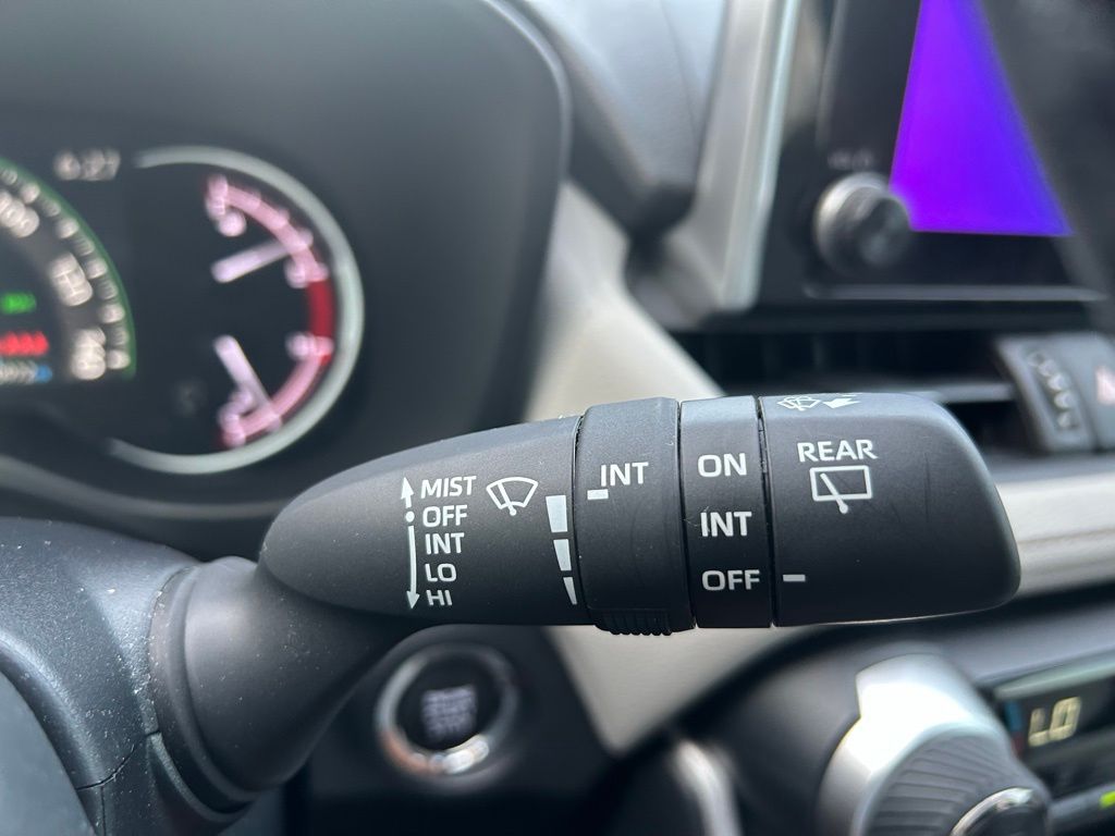 2024 Toyota RAV4 XLE Premium 27