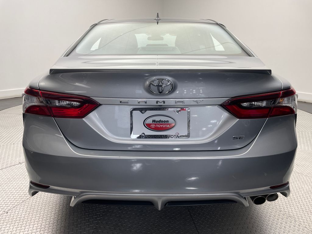 2022 Toyota Camry SE 6