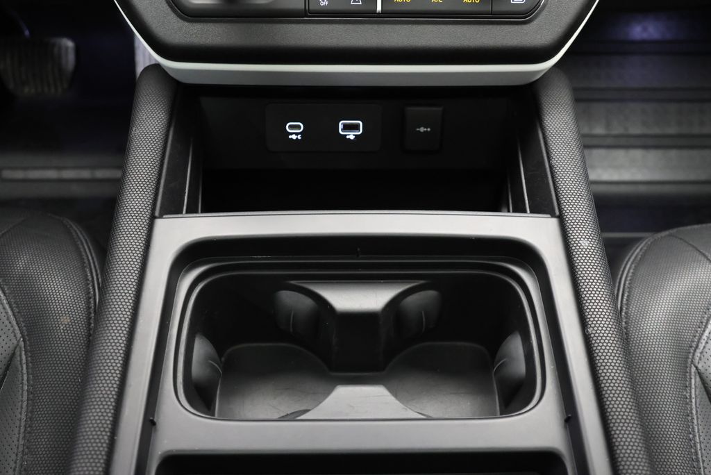 Thumbnail: 2022 Land Rover Defender - 25