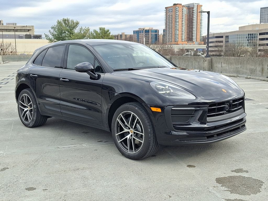 Thumbnail: 2026 Porsche Macan - 7