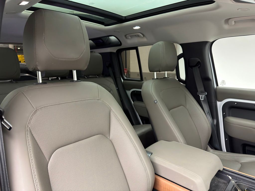 Thumbnail: 2023 Land Rover Defender - 4