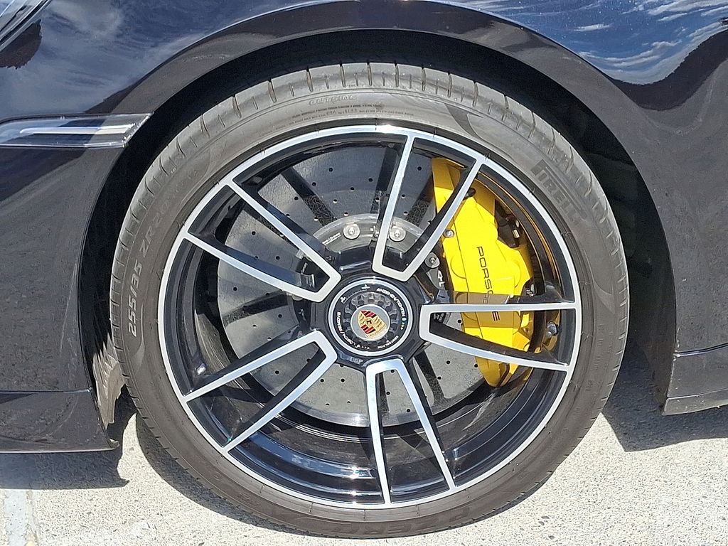 Thumbnail: 2021 Porsche 911 - 10