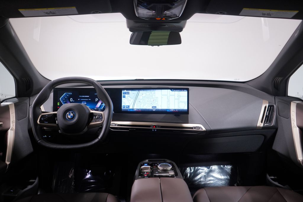 Thumbnail: 2023 BMW iX - 10