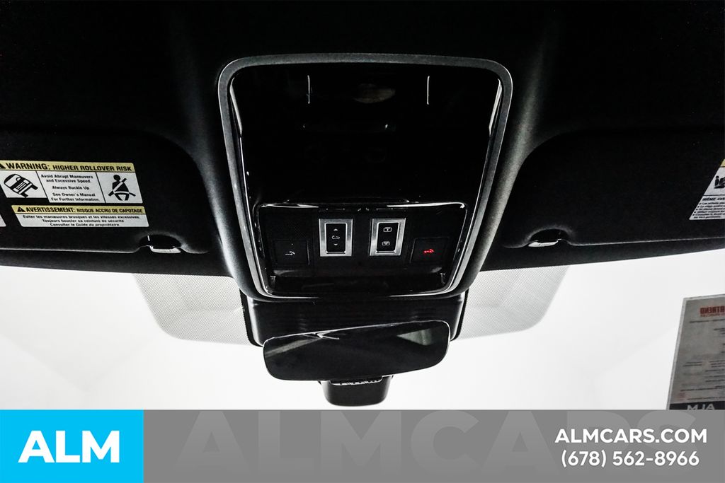 Used 2022 Red Land Rover P250 R-Dynamic S image 32