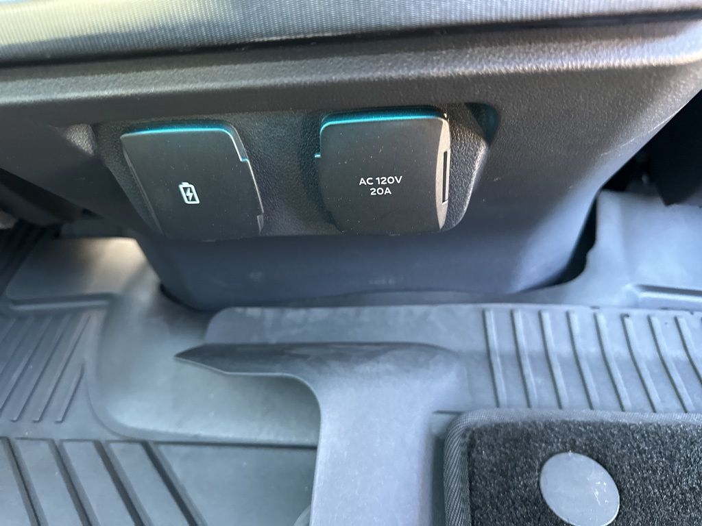 2024 Avalanche Ford F-150 Lightning Platinum AWD Truck