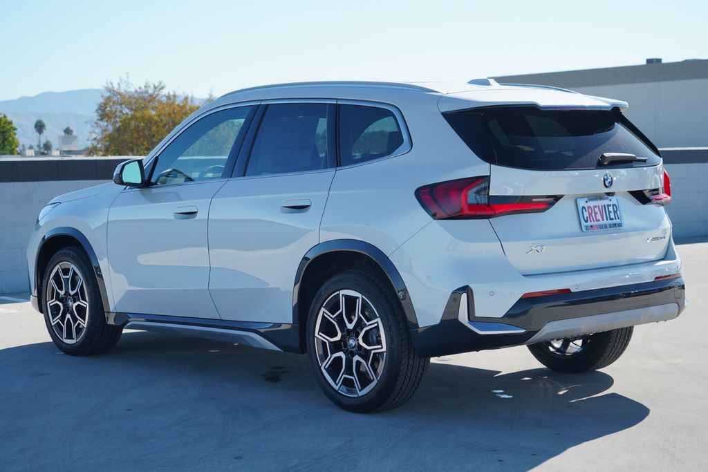 Thumbnail: 2027 BMW X1 - 10