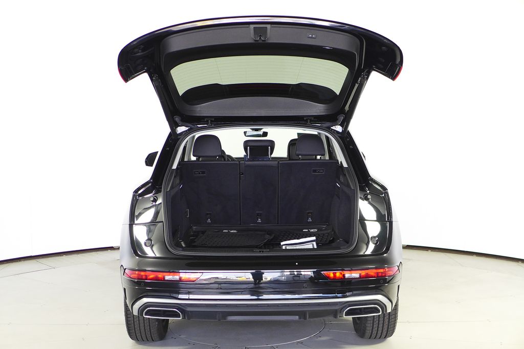 Thumbnail: 2023 Audi Q5 - 10