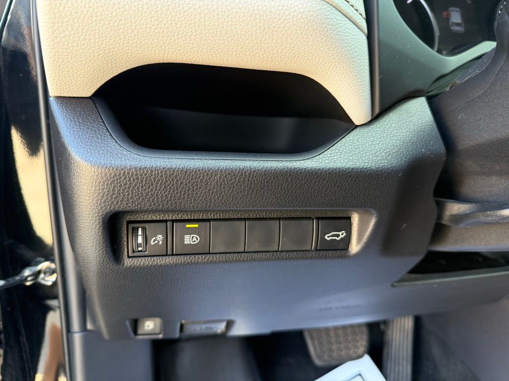 Thumbnail: 2021 Toyota RAV4 - 12