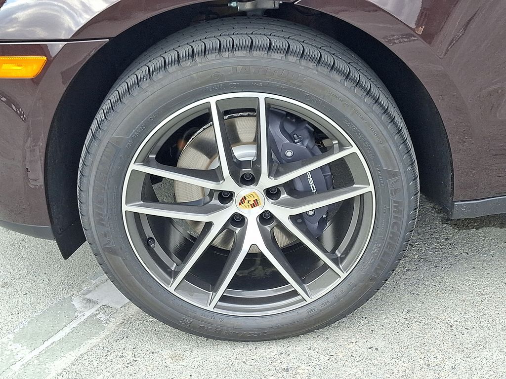 Thumbnail: 2026 Porsche Macan - 10