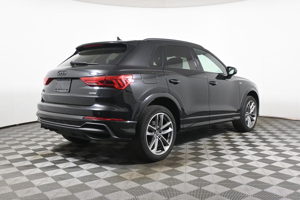 Thumbnail: 2023 Audi Q3 - 7