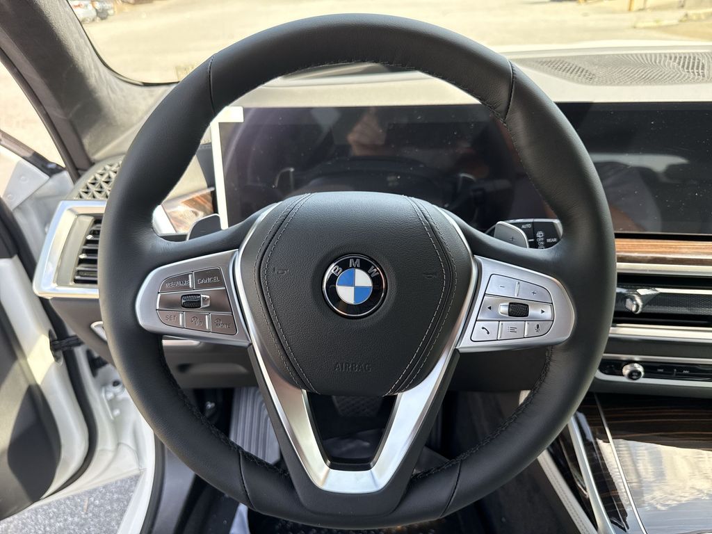 Thumbnail: 2027 BMW X7 - 14