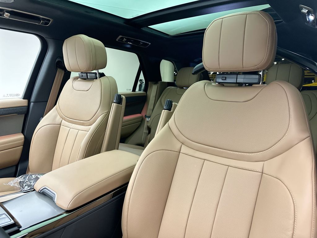 Thumbnail: 2026 Land Rover Range Rover Sport - 10