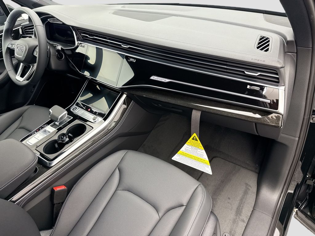 Thumbnail: 2026 Audi Q7 - 16