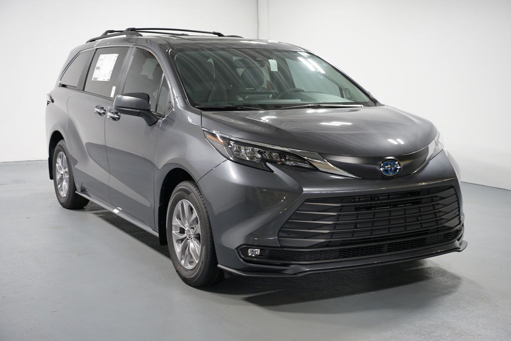 Thumbnail: 2025 Toyota Sienna - 3