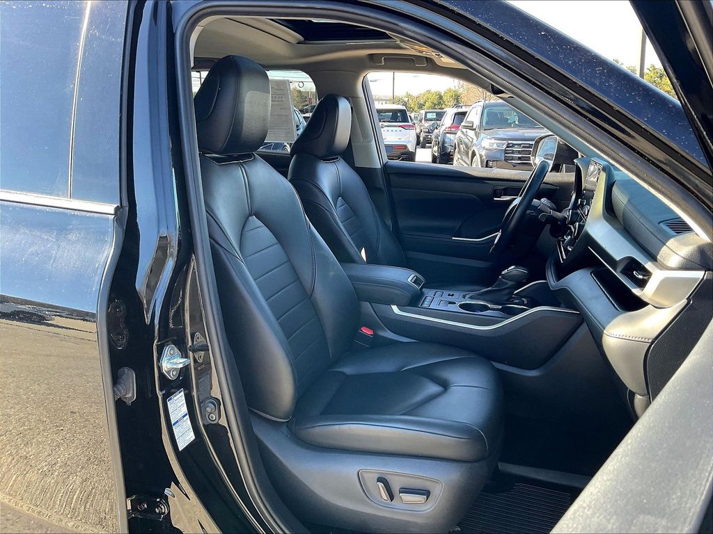 2021 Toyota Highlander — photo 10