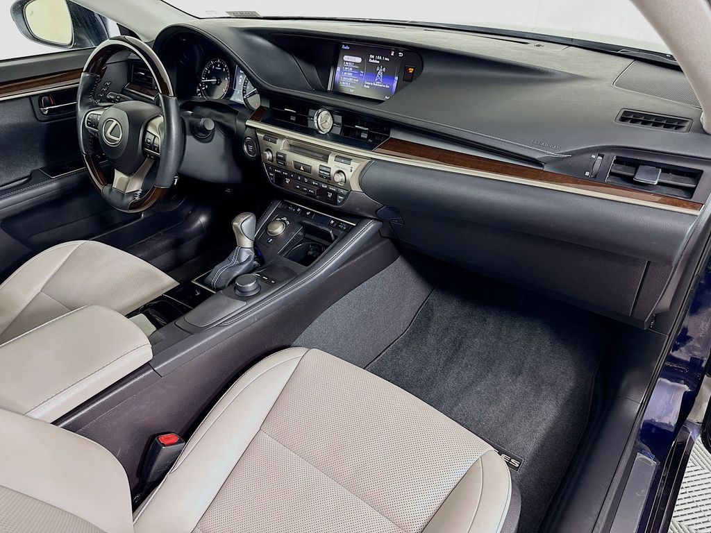 Thumbnail: 2017 Lexus ES - 29