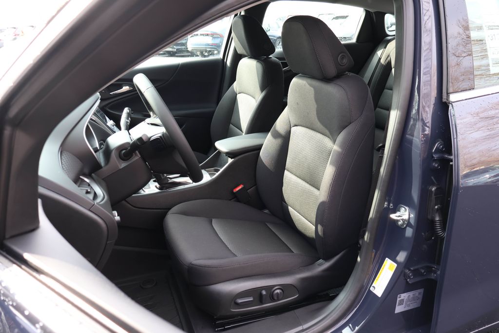 2025 Chevrolet Malibu RS 27