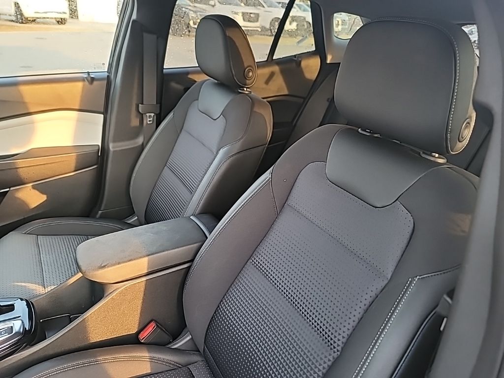 2025 Chevrolet Trax LT photo 3