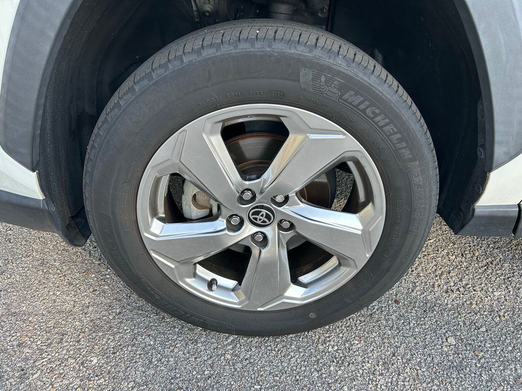 Thumbnail: 2021 Toyota RAV4 - 9