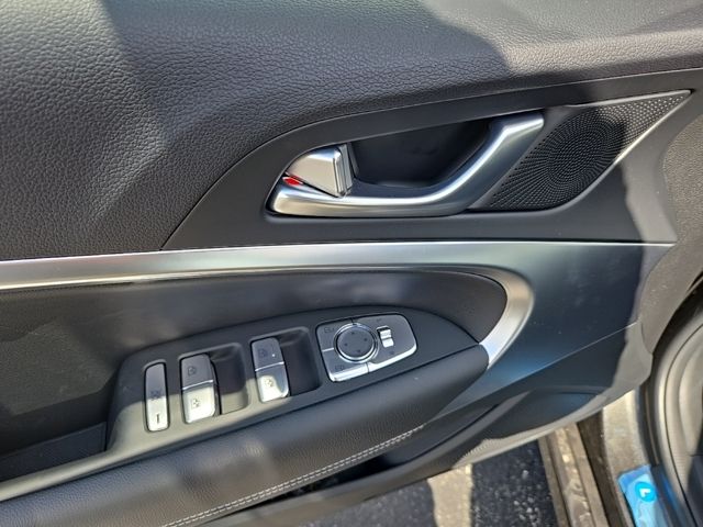 2025 Genesis G70  19