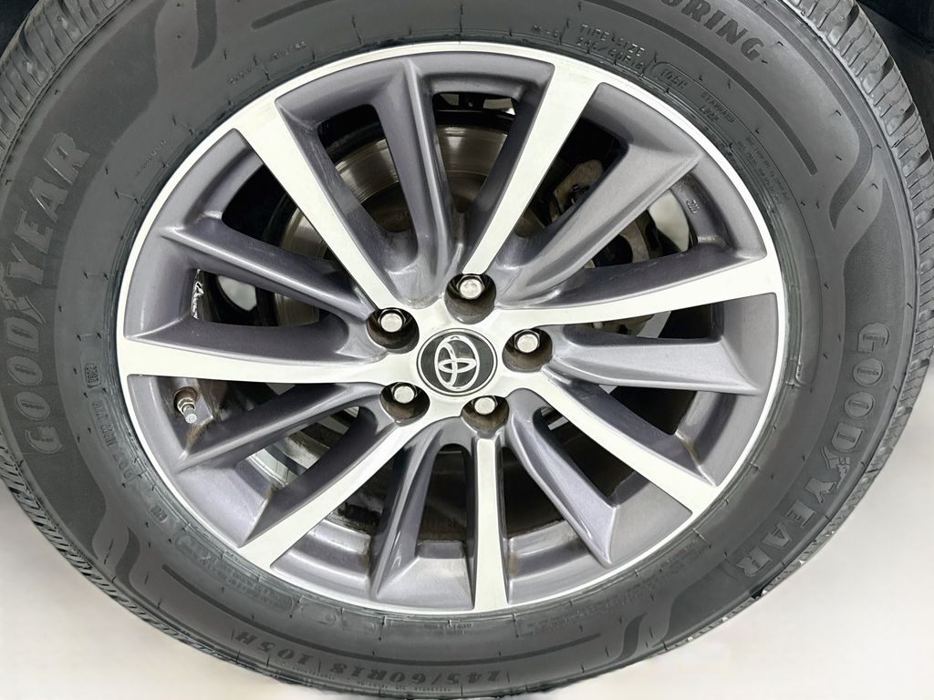 Thumbnail: 2019 Toyota Highlander - 29