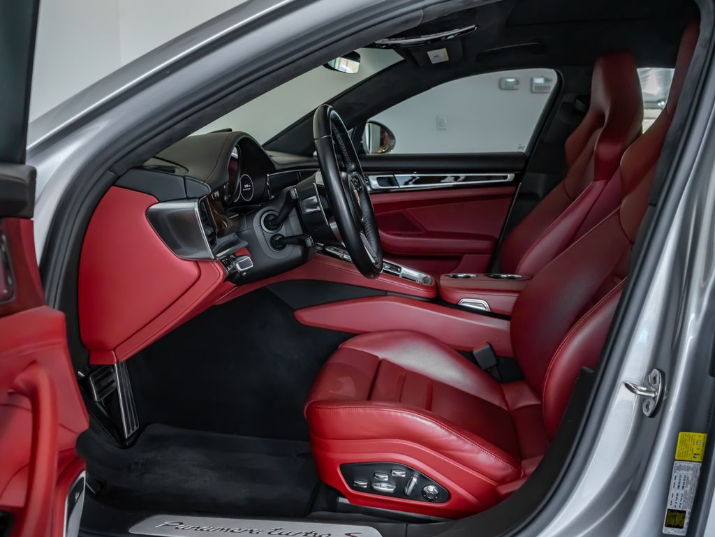 Certified Used 2018  Porsche Turbo S image 5