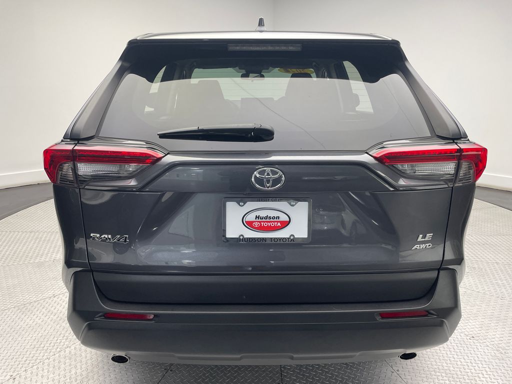 2022 Toyota RAV4 LE 6