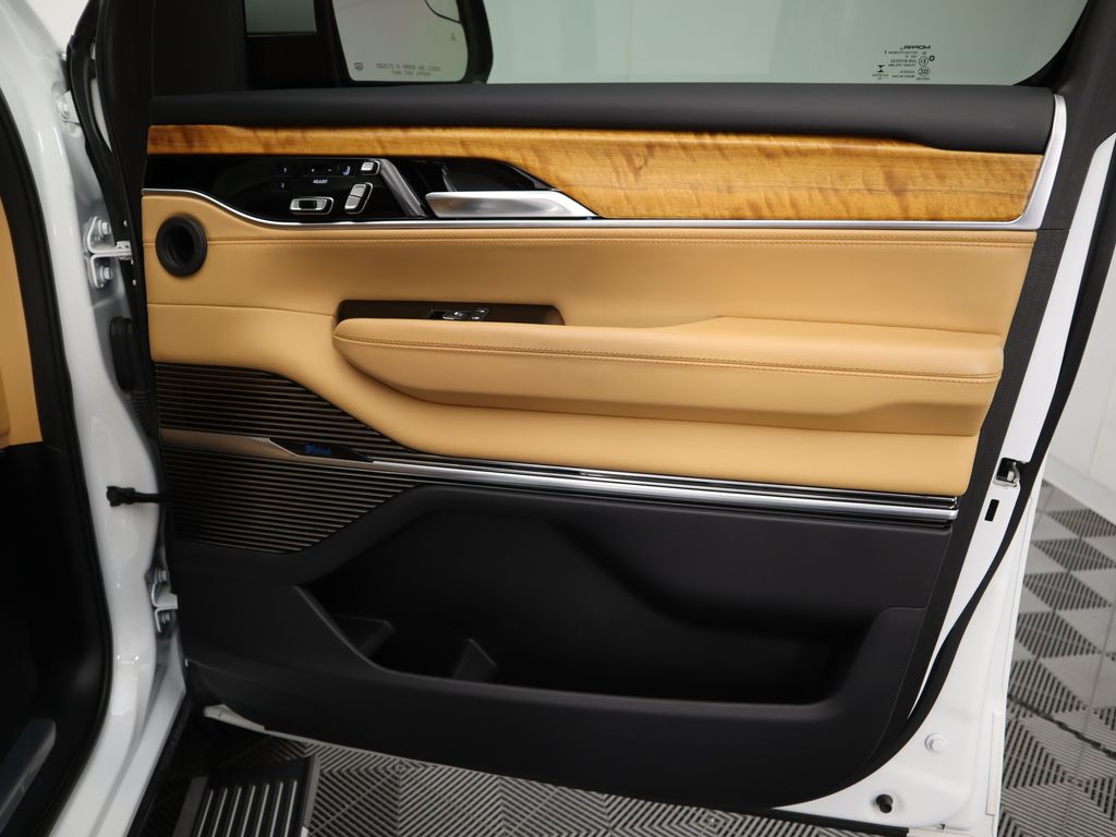 Thumbnail: 2022 Jeep Grand Wagoneer - 27