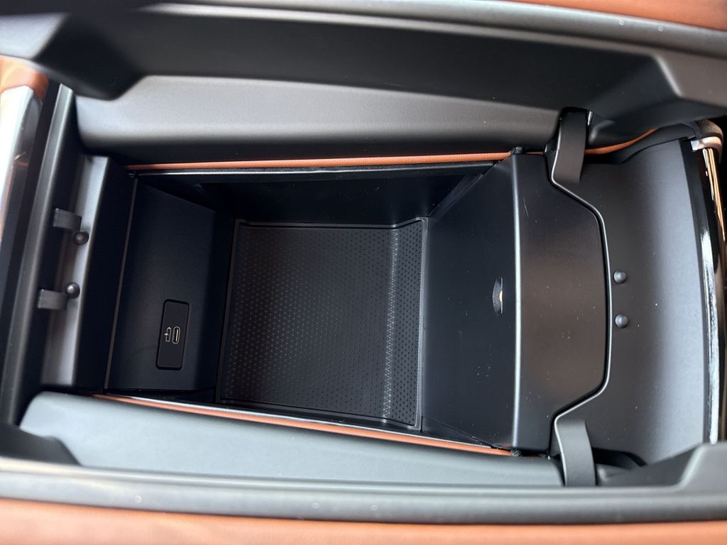Thumbnail: 2027 BMW X7 - 21
