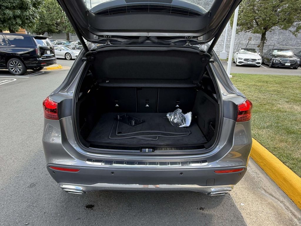 Thumbnail: 2025 Mercedes-Benz GLA - 26