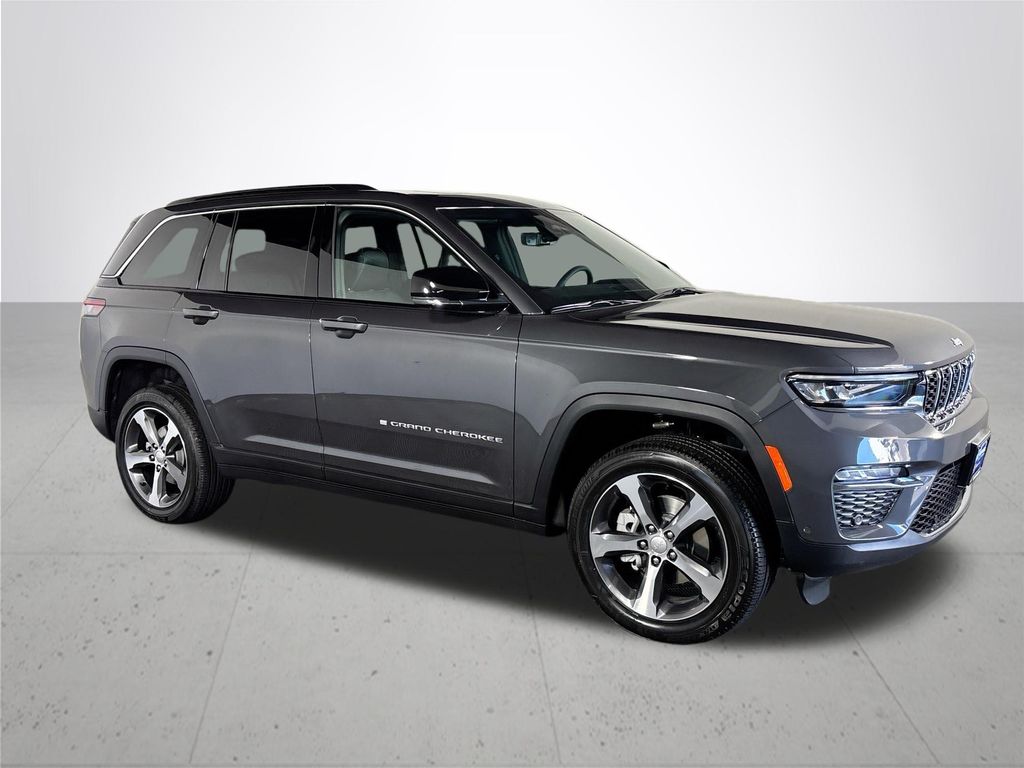 2025 Jeep Grand Cherokee Limited photo 4