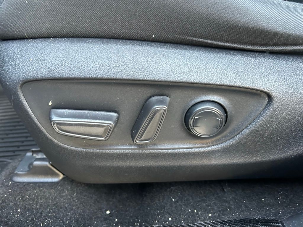 Thumbnail: 2021 Toyota RAV4 - 16