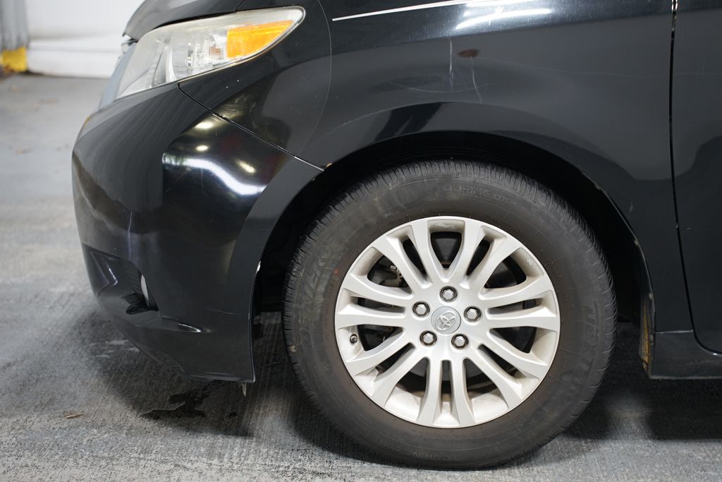 2014 Toyota Sienna XLE 5
