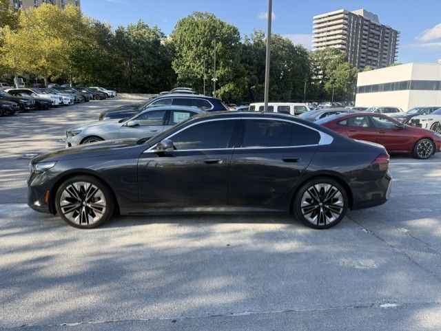Used 2024 Gray BMW 530i xDrive image 5