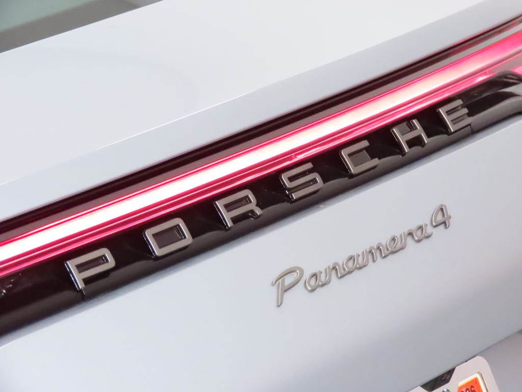 Thumbnail: 2023 Porsche Panamera - 12